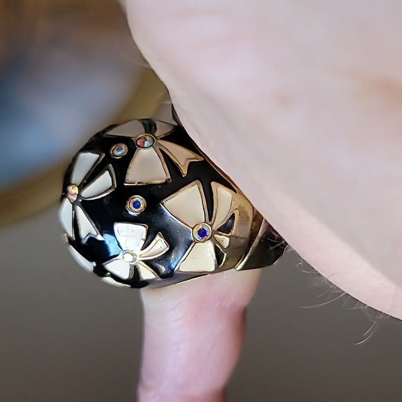 Vintage! BETSEY JOHNSON First Date Collection B&W Bow Crystal Stretch Ring. 8+ - Picture 3 of 9